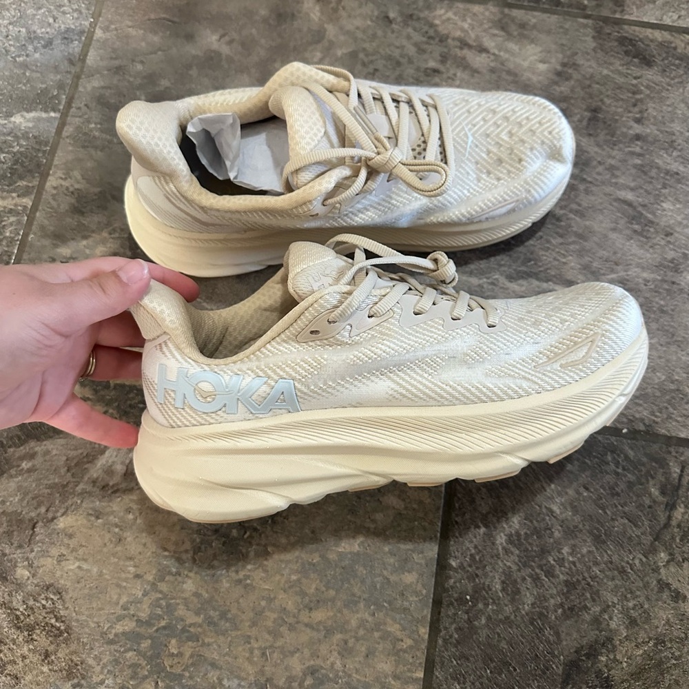 New Hoka Clifton 9 Shoes size 8